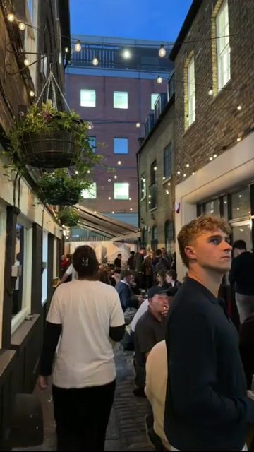 Live from St Christopher's Inn Pub