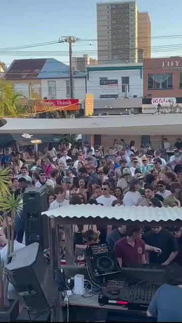 Live from Abbots Yard