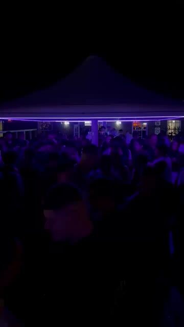 Live from Oatley Hotel